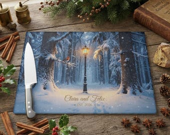 Tabla de cortar de invierno personalizada, regalo de boda con temática de bosque nevado, recuerdo personalizado para parejas, decoración navideña para la cocina, regalo rústico para las fiestas.