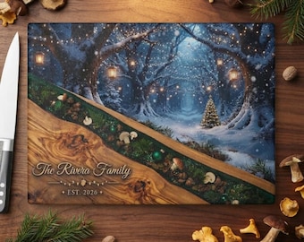 Tabla de cortar navideña personalizada, tabla para servir con diseño de bosque invernal encantado, regalo familiar personalizado, recuerdo de decoración navideña para la cocina con temática de nieve.