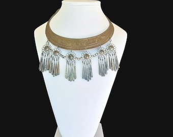 Collier tribal Torque Hmong Miao vintage - Ras de cou de cérémonie à franges et fleurs en argent