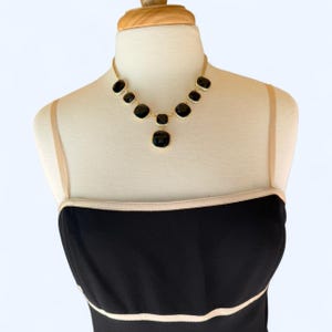 Vintage Monet Statement Kette Facettierter Schwarzer Glaskissen Anhänger Goldfarben Signiert 1980s