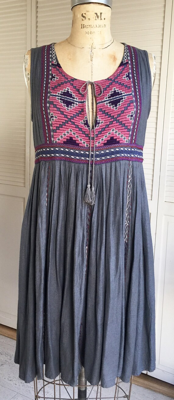 Vintage Folk Motif Sleeveless Dress with Full Ski… - image 4