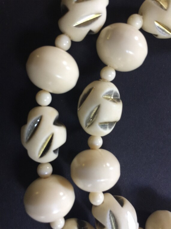 Vintage 1960s Ivory Beaded Necklace with Metallic… - image 3