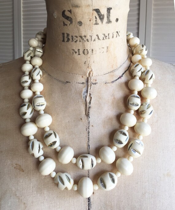 Vintage 1960s Ivory Beaded Necklace with Metallic… - image 2