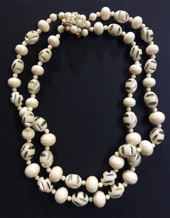 Vintage 1960s Ivory Beaded Necklace with Metallic… - image 1