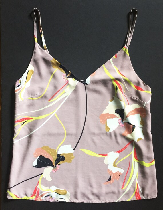 Floerns Women's Plus Size Floral Cami Top - Spaghetti Straps, Front Ruffle Hem, V-Neck, Stretchy Summer Tops - View #8