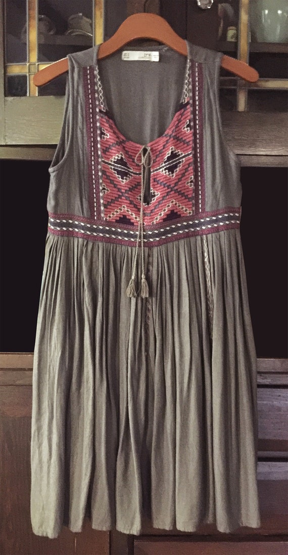 Vintage Folk Motif Sleeveless Dress with Full Ski… - image 3