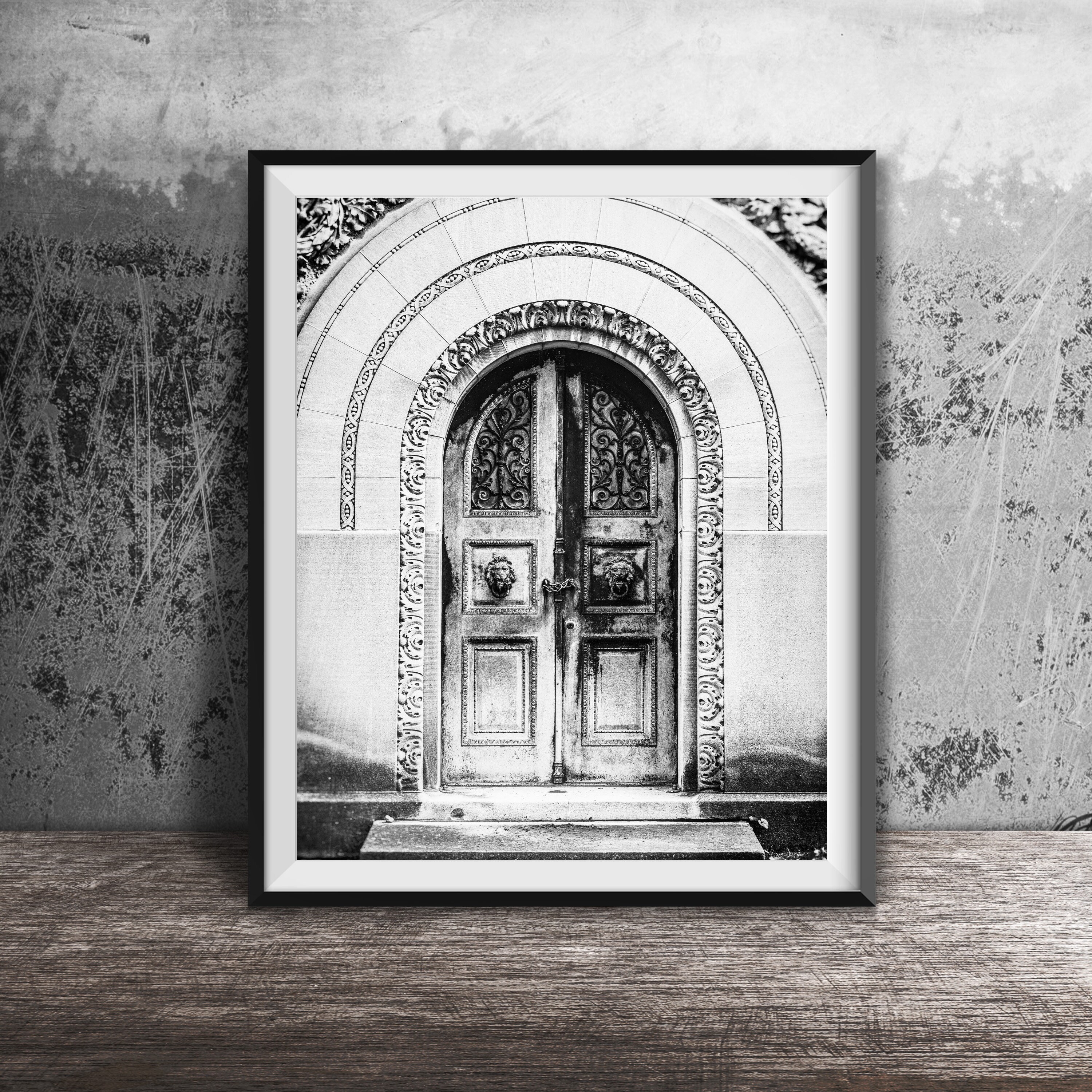 SIERADEN BEGRAAFPLAATS DEUREN - ingelijste fotografieprint -  begraafplaatsfoto, mausoleumdeur, crypte - Etsy België, image size:3000x3000