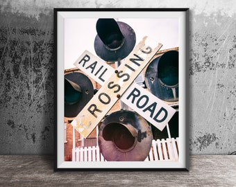 Bahnübergang Fotografie Druck ungerahmt - Wanddekoration Fotokunst - Moderne Kunst - Schwarzweißer Bahngleis