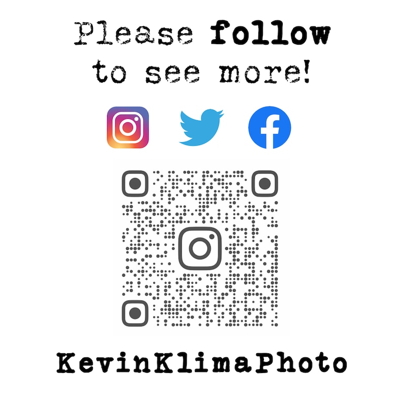 Może przedstawiać: Czarno-biały kod QR z ikoną aparatu w środku. Tekst "Please follow to see more!" znajduje się nad kodem QR. Tekst "KevinKlimaPhoto" znajduje się pod kodem QR. Ikony medi&oacute;w społecznościowych dla Instagrama, Twittera i Facebooka znajdują się nad kodem QR.