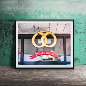 NEGOZIO DI PRETZEL TEDESCO, Willkommen - Stampa fotografica senza cornice - Foto artistica da parete per ristorante - Decorazione da cucina, Stampa di panetteria di pretzel, Cartello di benvenuto