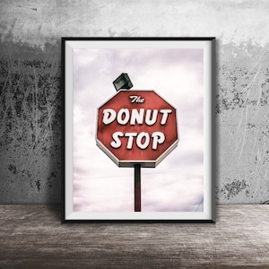 THE DONUT STOP - Stampa fotografica senza cornice - Foto artistica da parete - Decorazione da cucina - Ciambelle, stampa da forno, Lemay, St. Louis, Missouri