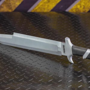 Jungle Commando Resin Knife Prop | Hand-Painted Sci-Fi Cosplay Accessory | Oversized Collector Display