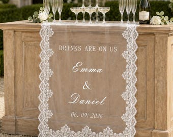 Transparant kanten barbord voor bruiloft, stoffen banner met gepersonaliseerde achternaam, decoratie voor de receptie met 'Mr and Mrs', cadeau voor pasgetrouwden
