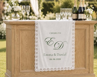 Gepersonaliseerd barbord met linnenlook voor bruiloft, stoffen banner met kanten rand, decoratie voor drankstation met eigen achternaam.