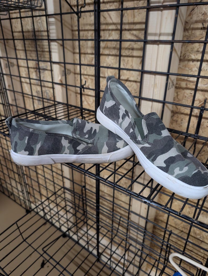 Tommy Bahama Camo Slip-On Sneakers Size 10 - Free Shipping on + image 1