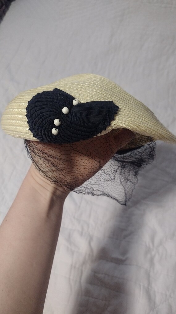 White and Navy 1950's hat with veil - image 3