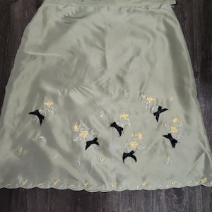 100% Silk Light Green Skirt, Yellow Embroidery Roses, Black Bows, Women&#39;s size 16