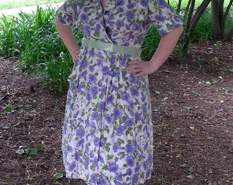 1950's Purple Floral Wrap Dress. Morning Glory on Trellis. Size Medium/Large