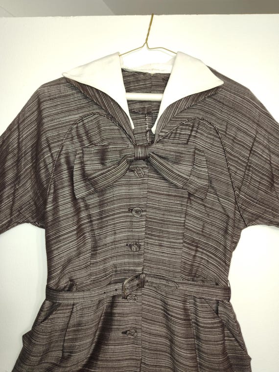 1950's 3/4 sleeve Brown Dress. Size M/S Original Matching Belt. Pockets.