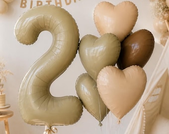 Neutraal ballonboeket 2e verjaardag, saliegroene ballon nummer 2, boho hartballonnen, twee verjaardagsversieringen, decor tweede verjaardag