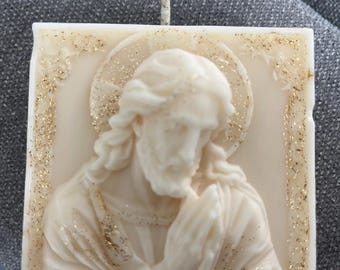 Handgegossene Jesus-Reliefkerze mit Goldstaubakzenten - christlicher Altardekor