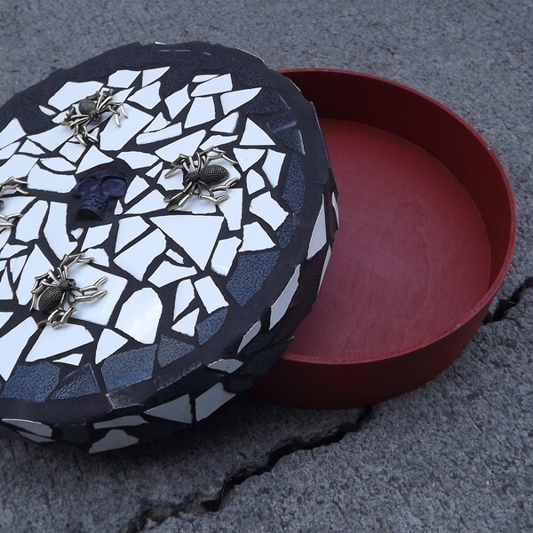 Mosaic Spider and Skull Box, Spider Box, Skull Box, Cadeau halloween, Boîte ronde gothique, Boîte noire et blanche spooky, Boîte à saké, Boîte Zombie