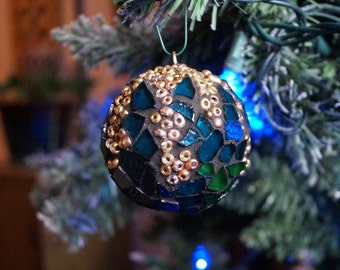 Mosaik Runde Kugel Buntglas Weihnachtsornament, Blau Grün mit goldfarbenen Saatperlen, Baum Dekor, Urlaub, Winter, Geheimes Weihnachtsgeschenk