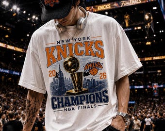 ニューヨーク・ニックス チャンピオンズTシャツ | 2026年NBAファイナル トロフィー シティスカイライン