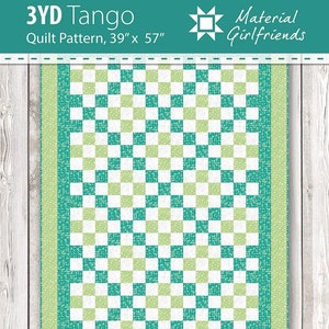 Pode incluir: Um padrão de colcha chamado "3YD Tango" de Material Girlfriends. O padrão é para uma colcha que mede 39 polegadas por 57 polegadas. A colcha é um padrão de tabuleiro de xadrez com quadrados verdes e brancos.