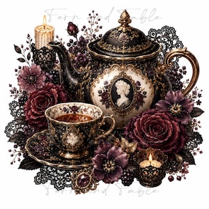 Pode incluir: Um conjunto de bule e xícara de chá em preto e creme com filigrana dourada, apresentando um retrato de camafeu, cercado por rosas vermelho-escuras, flores roxas, detalhes em renda preta e duas velas acesas. O texto Fern and Table é visível.