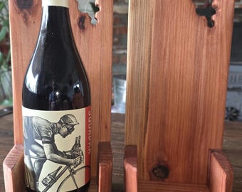 Centro de mesa con botella de vino