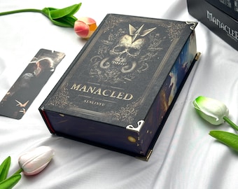 Książka Manacled 3 w 1 z nadrukiem krawędzi w twardej oprawie, oprawa Dramione w złotą folię, prezent w stylu mrocznego romansu i fantasy