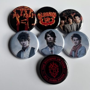 Jonas Brothers Burnin Up Pin Set med 7 knappar 3,5 cm