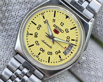 Vintage Seiko 5 Automatic Yellow Honeycomb Dial Japan Made Stainless Steel Bracelet Refurbished watch