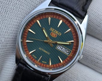 Vintage Seiko 5 Automatic Green Textured Dial DayDate Japan Made Leather Strap Men's Watch