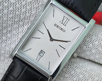 Zegarek Seiko Tank z kwarcem w kolorze srebrnym, z okienkiem daty i prostokątnym skórzanym paskiem, odnowiony w Japonii