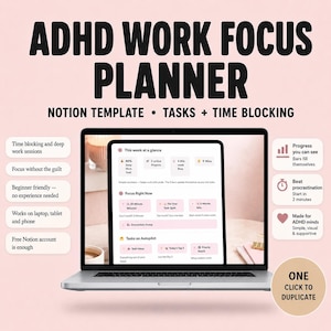 Może przedstawiać: Cyfrowy szablon Notion ADHD Work Focus Planner wyświetlony na ekranie laptopa. Interfejs zawiera sekcje do planowania tygodniowego, zarządzania zadaniami i blokowania czasu. Tekst obejmuje 'ADHD WORK FOCUS PLANNER', 'NOTION TEMPLATE' oraz 'ONE CLICK TO DUPLICATE'.