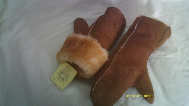 GENUINE SHEEPSKINS Kids Mittens image 2