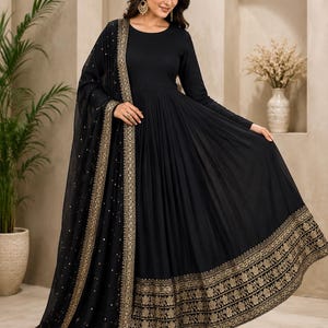 Traje Anarkali de georgette negro, azul y vino, conjunto de vestido de novia con bordados de lentejuelas pesadas.