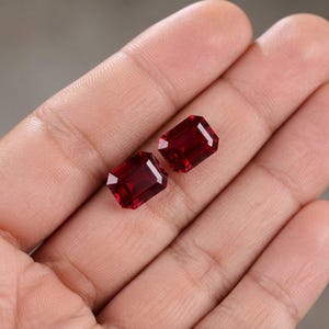 10 karat blodröd rubin, tillverkad i laboratoriekvalitet | Premiumkvalitet, 10 x 12 mm oktagonformad stegslipad VVS1-klarhet, miljövänlig sten i statement-stil