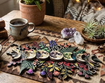 Decorazione murale in legno con fasi lunari e motivi floreali, decorazione per stregoneria, paganesimo e wiccan, arazzo celeste e mistico raffigurante la luna.