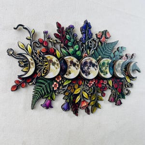 Decorazione murale in legno con fasi lunari e motivi floreali, decorazione per stregoneria, paganesimo e wiccan, arazzo celeste e mistico raffigurante la luna. immagine 11