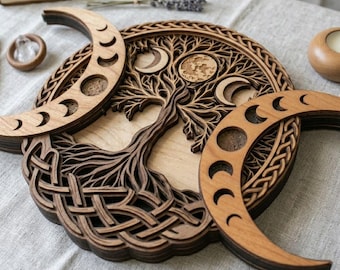 Decorazione murale in legno con albero della vita e tripla luna, arredamento pagano e stregonesco, decorazione murale celeste norrena, elemento decorativo sacro per la casa ispirato al bosco.