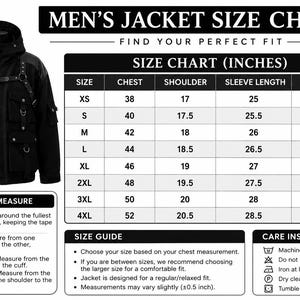 K&ouml;nnte beinhalten: Eine schwarze Kapuzenjacke mit Gurtzeug, mehreren Taschen und Metallringen, dargestellt neben einer Gr&ouml;&szlig;entabelle in Zoll, einer Messanleitung und Pflegehinweisen. Der Text enth&auml;lt MEN'S JACKET SIZE CHART und SIZE CHART (INCHES).