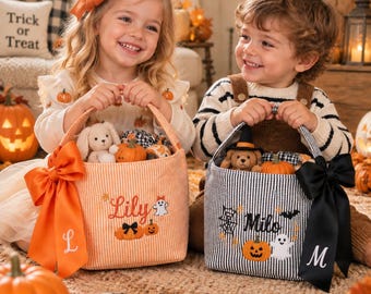 Personalisierter Halloween-Korb aus Seersucker, individuell bestickter Süßigkeiteneimer für „Süßes oder Saures“, Korb mit Babynamen, fröhliche Halloween-Geschenke