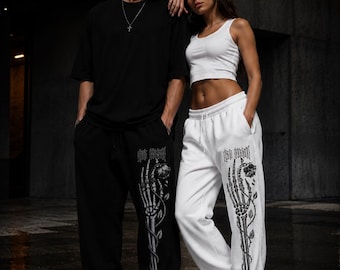 Jogginghose mit Totenkopf- und Rosenmotiv | Gothic-Jogginghose mit Totenkopf- und Blumenmuster
