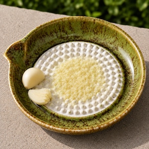 Ceramic Garlic Grater Plate Set, 5.4" Handmade Ginger Grater with Brush and Garlic Peeler, Ceramic Vegetable Rub Plate, Kitchen Gift