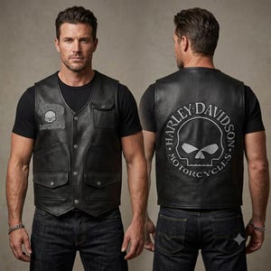 Gilet da motociclista classico in pelle nera, ispirato alle Harley-Davidson, con toppa a forma di teschio sulla schiena.