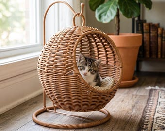 Cama suspensa para gatos, cesta de vime com almofada macia para gatos de interior.
