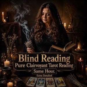 Pode incluir: Um gráfico de tema escuro com o texto Blind Reading, Pure Clairvoyant Tarot Reading, Same Hour e Extra Detailed. A imagem mostra uma pessoa em renda preta segurando um maço de ervas fumegante sobre quatro cartas de tarô em uma mesa.